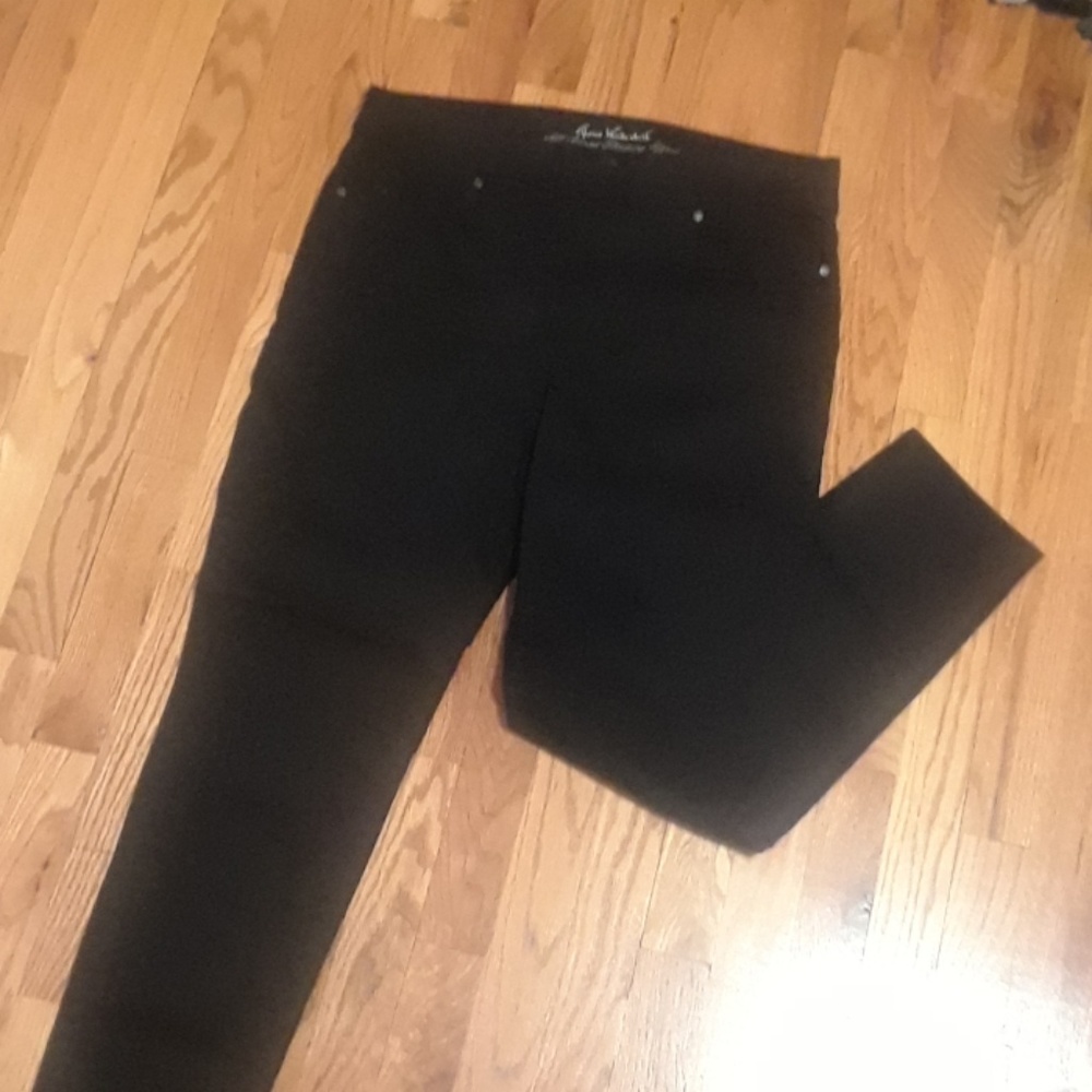 NWOT Black skinny jeans